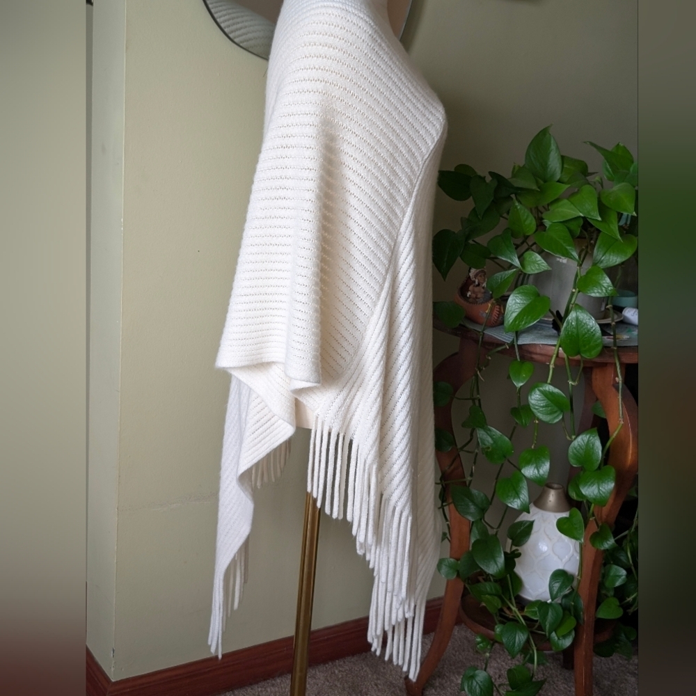 Time & Tru Women's Size L/XL Cream Knit Sweater Poncho - Picture 3 of 9